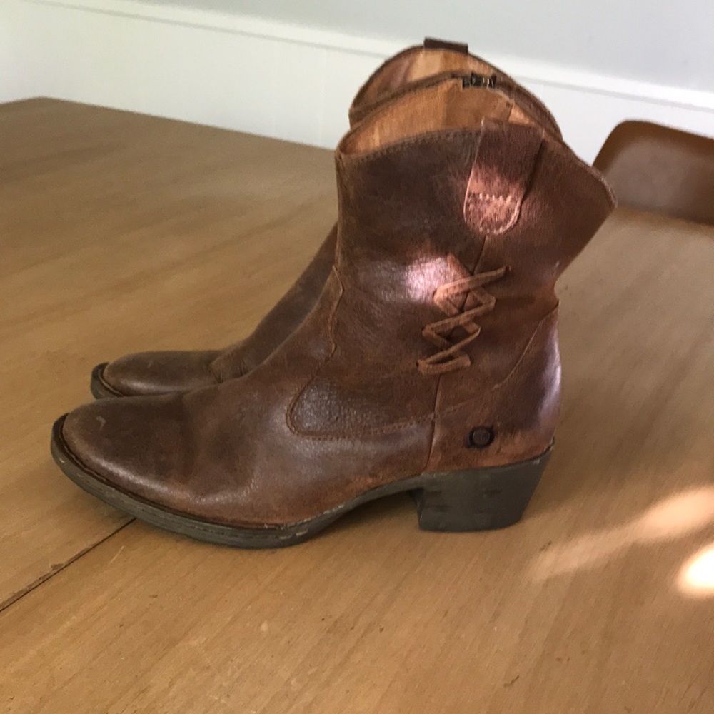 Born brown zip up boots